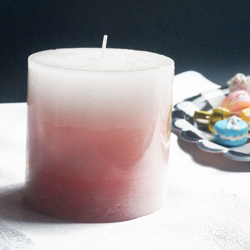 Free samples supply UK wholesale Christmas scented pillar candle for home decor